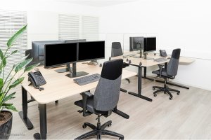 Neomounts NS-GLSPROTECT140 Safety screen with tempered glass - w 138 cm