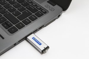 Hypertec 32GB USB2.0 EnCryptPLUS HyperDrive AES-256 Edition